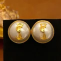 Elegant Tweed Style Pearl Earrings Simple Design Sensible Light Luxury High-end Feel Fashionable Women's Hoop Earrings