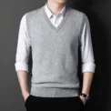 Men's Solid Color Sweater Vest Casual Fashion Warm Top for All Seasons Comfortable Breathable Layering Essential - Image 6