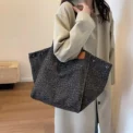 Leopard Print Canvas Tote Bag Large Capacity Fashion Shoulder Bag for School Work Shopping Retro Handbag