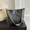 New style women's and men's vintage high-end texture tote bags with large capacity and single shoulder strap. - Image 4
