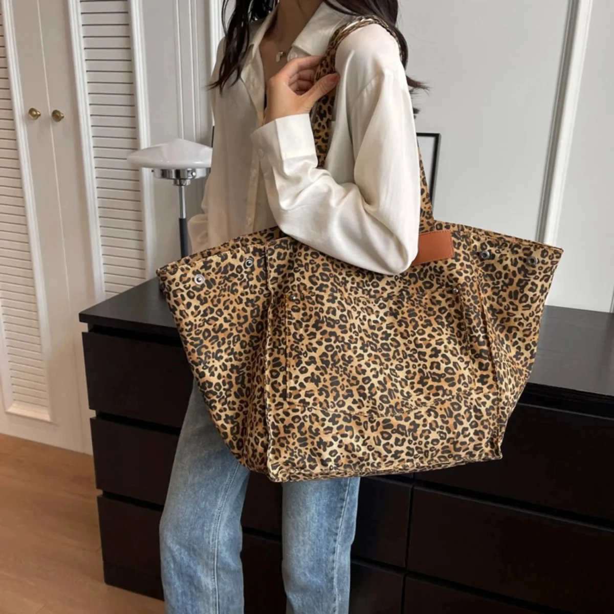 Leopard Print Canvas Tote Bag Large Capacity Fashion Shoulder Bag for School Work Shopping Retro Handbag - Image 6
