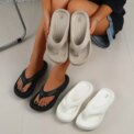 Women's Clip Toe Platform Flip Flops Summer Lightweight Soft Sole EVA Slippers for Women Thick Sole Non Slip Beach Shoes Slides
